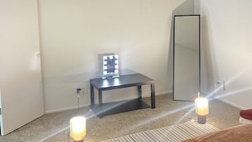 2 bedrooms, iron/ironing board, WiFi, bed sheets