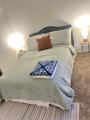 2 chambres, fer et planche à repasser, Wi-Fi, draps fournis