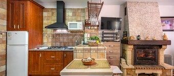 Holiday Home 'Casa Rural En El Centro De NigĂŒelas' with Mountain View, Private Terrace and Wi-Fi