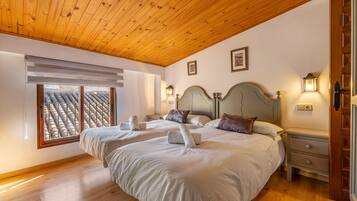 3 bedrooms, bed sheets