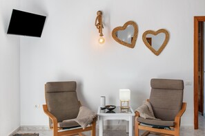 Interior - Holiday Home 'Viento De Sal' with Sea View, Shared Pool and Wi-Fi (Villa de Mazo)