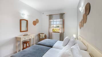 1 habitación, tabla de planchar con plancha, wifi gratis y ropa de cama