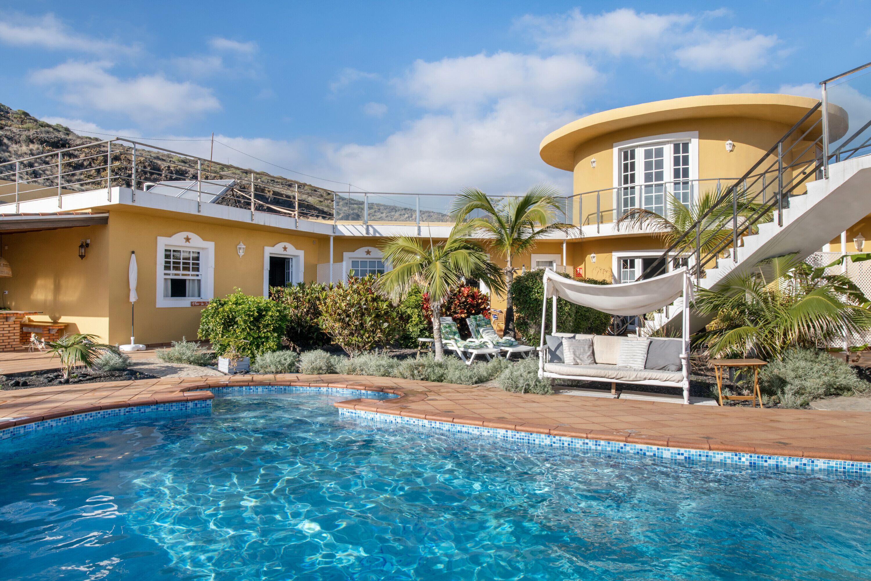 Una piscina cubierta