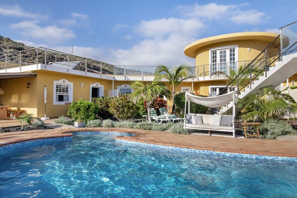 Indoor pool - Holiday Home 'Viento De Sal' with Sea View, Shared Pool and Wi-Fi (Villa de Mazo)