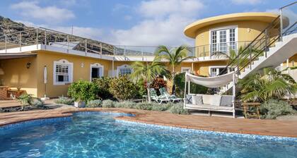 Holiday Home 'Viento De Sal' with Sea View, Shared Pool and Wi-Fi