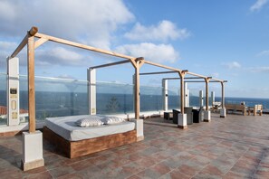 Terrace/patio - Holiday Home 'Viento De Sal' with Sea View, Shared Pool and Wi-Fi (Villa de Mazo)