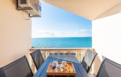Amazing apartment in Kosljun with house sea view