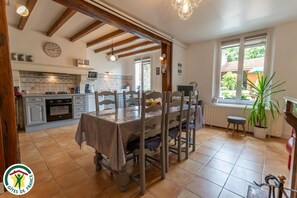 Micro-ondes, four, chaise haute