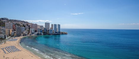 靠近海滩