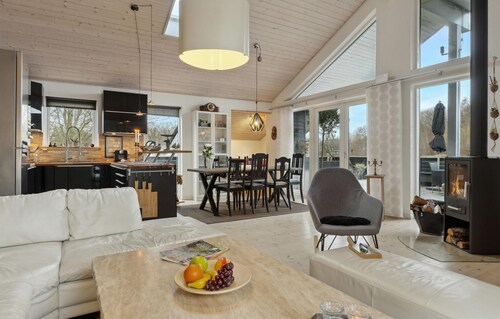 Amazing home in Tranekær with WiFi