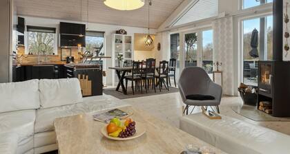 Amazing home in Tranekær with WiFi
