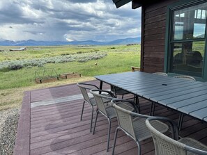 Outdoor dining - Mountain Retreat near Winter Park and Grand Lake with Private Hot Tub! (Tabernash)