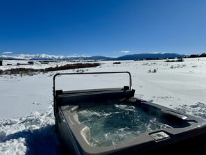 Outdoor spa tub - Mountain Retreat near Winter Park and Grand Lake with Private Hot Tub! (Tabernash)