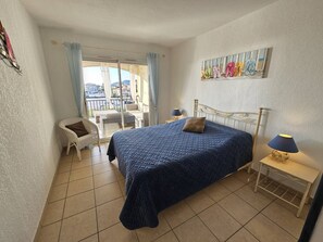 2 chambres, fer et planche à repasser