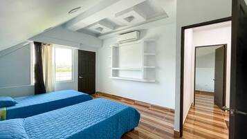 5 bedrooms, desk, iron/ironing board, free WiFi