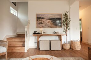 Interior - private hot tub, fun game room, cozy beach house (Long Beach)