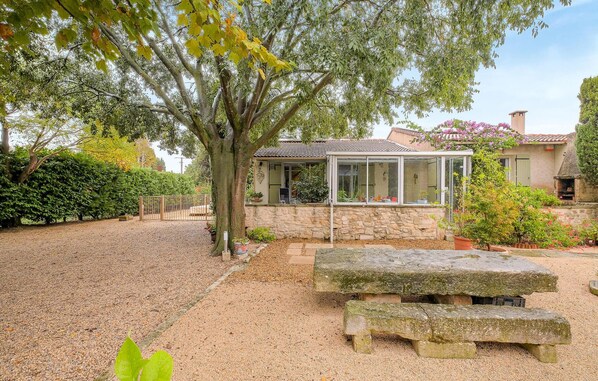 Terrace/patio - Lovely home in Saint-Rémy-de-Provence (Saint-Rémy-de-Provence)
