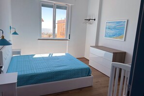 1 chambre, fer et planche à repasser, accès au Wi-Fi (inclus)