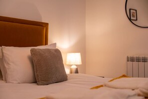 2 bedrooms, desk, iron/ironing board, WiFi