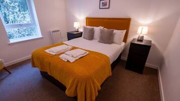 2 bedrooms, desk, iron/ironing board, WiFi