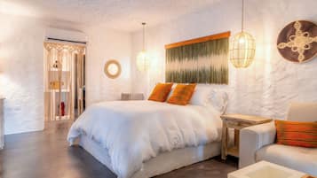 Quarto casal luxo | Frigobar, cofres nos quartos, individualmente decorados