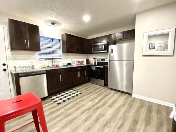 Private kitchen - Budget Friendly Stylish Townhome under 5mins from UAMS/AR Children's (Little Rock)