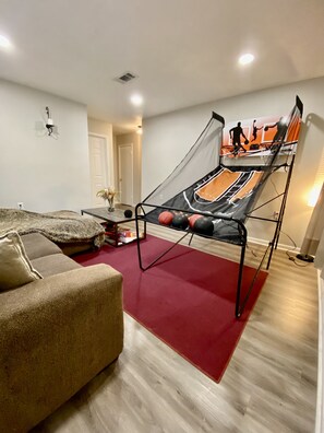 Games room - Budget Friendly Stylish Townhome under 5mins from UAMS/AR Children's (Little Rock)