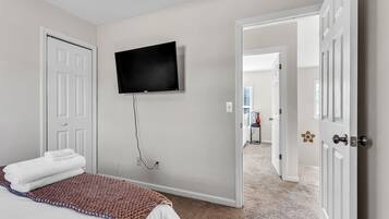 4 bedrooms, desk, iron/ironing board, free WiFi