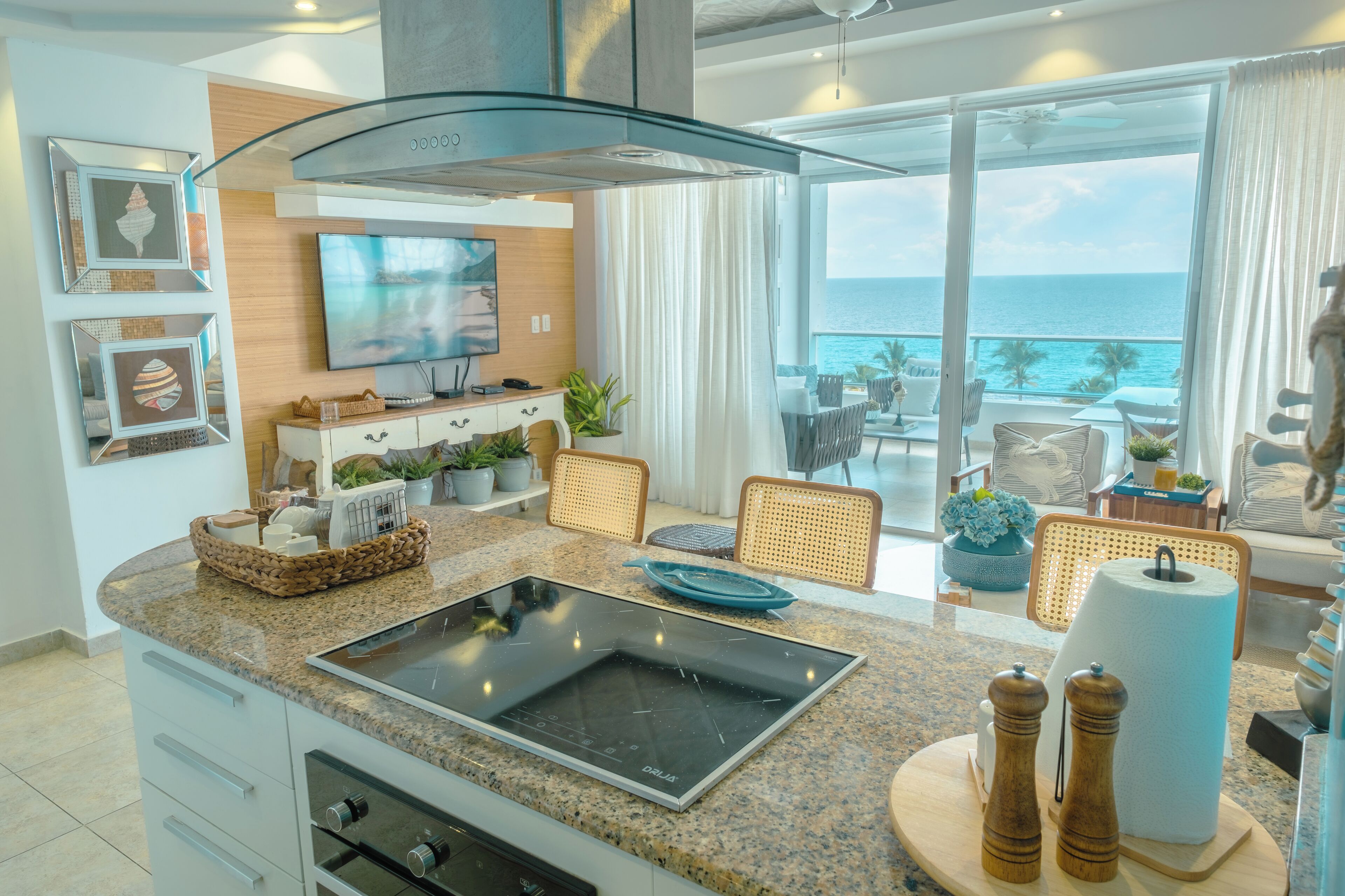 Réfrigérateur, micro-ondes, four, cafetière/bouilloire