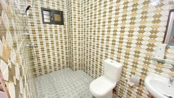 Serviettes fournies, savon, papier toilette