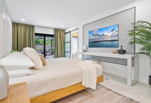 5 bedrooms, iron/ironing board, WiFi, bed sheets