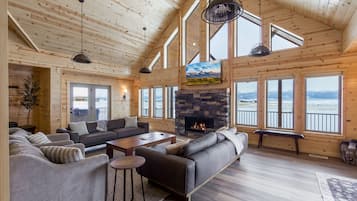 TV, fireplace, ping pong