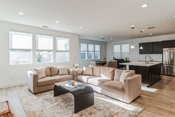 Smart TV, fireplace