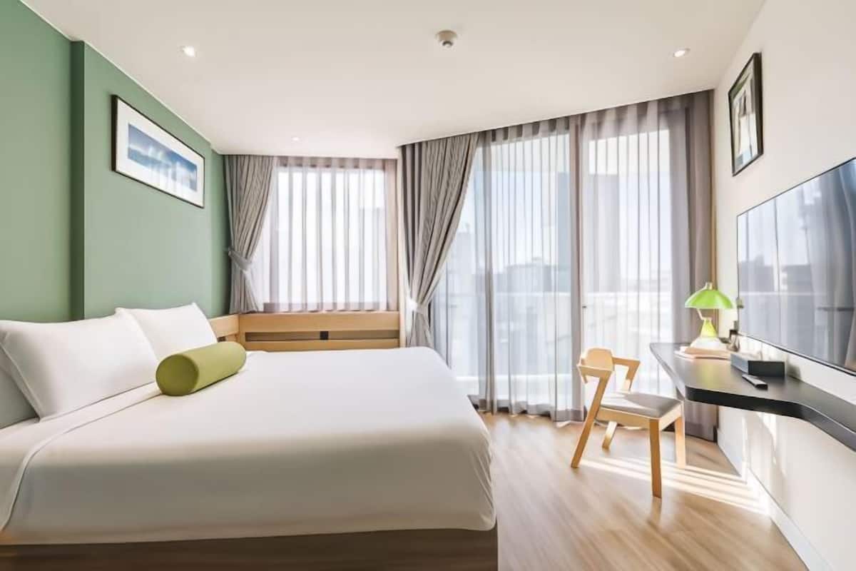 1 quarto, frigobar, escrivaninha, Wi-Fi de cortesia