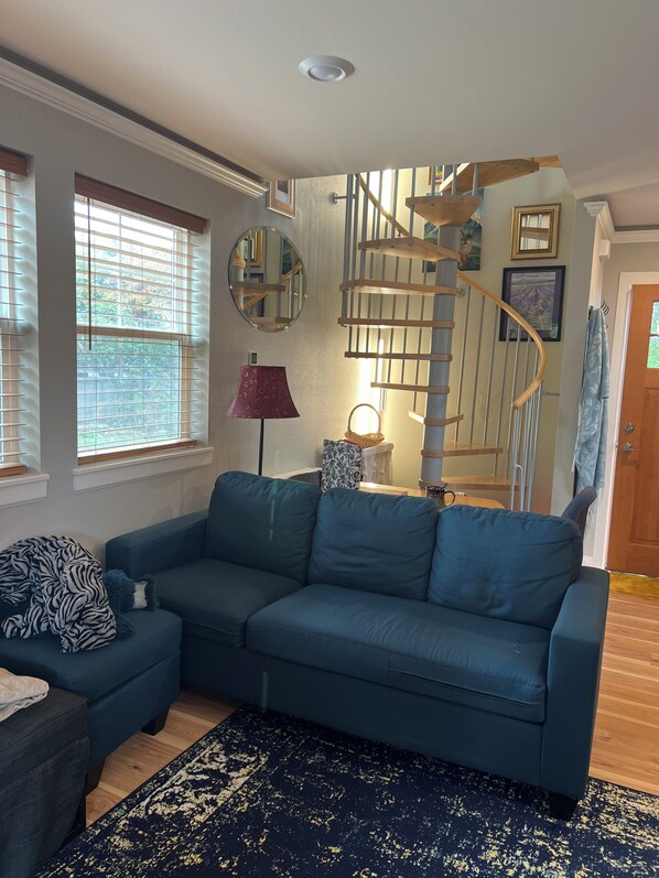 Una Smart TV, una impresora