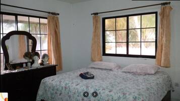 6 bedrooms, desk, iron/ironing board, free WiFi