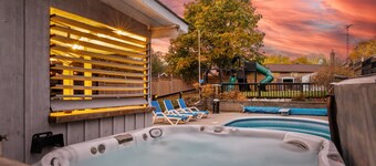 4 Bedroom Home with Hot Tub, Pool, BBQ and Backyard Oasis