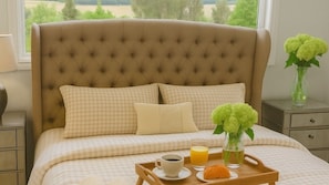 5 bedrooms, iron/ironing board, WiFi, bed sheets - Mountain View Country Escape (Young)