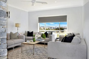 Living area - Mountain View Country Escape (Young)