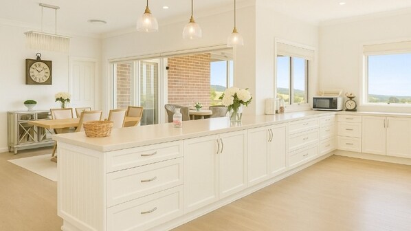 Dining - Mountain View Country Escape (Young)