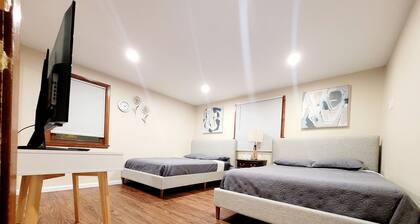 Spacious Home near Buffalo/Bills/Airport/Niagara Falls/Orchard Park Pet friendly