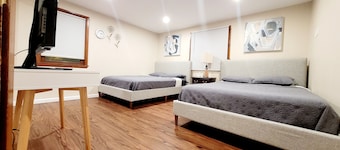 Spacious Home near Buffalo/Bills/Airport/Niagara Falls/Orchard Park Pet friendly