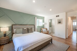 4 habitaciones, tabla de planchar con plancha, wifi y ropa de cama 