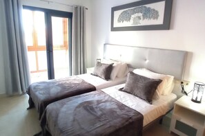 2 室のベッドルーム、アイロン / アイロン台、WiFi、ベッドシーツ