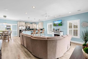Interior - Ocean Blue - Second Row Complex in Garden City Beach, SC (Garden City Beach)