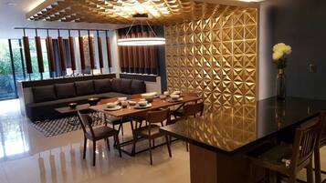 #4 Grand Suite Dos Camas | In-room safe, blackout curtains, soundproofing, iron/ironing board