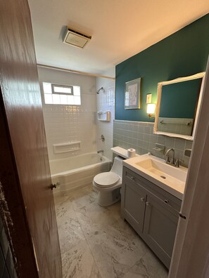 Hair dryer, towels, soap, toilet paper - Northwood Estates (Buffalo)