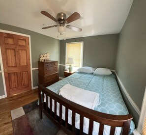 2 bedrooms, iron/ironing board, WiFi, bed sheets - Northwood Estates (Buffalo)