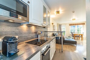 Fridge, microwave, oven, stovetop - Altstadttor 5 - NEU AB 2024 in der Vermittlung !!! - Ferienwohnung für max 2. Personen nur 300m von (Sylt)