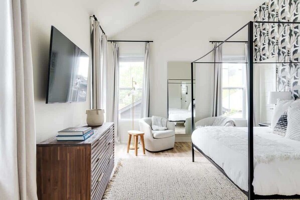 4 bedrooms, desk, iron/ironing board, free WiFi